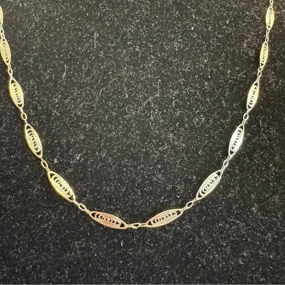 VTG Crown Trifari Silvertone Filigree Lace Links 24" Dainty Necklace Minimilist - Picture 6 of 16